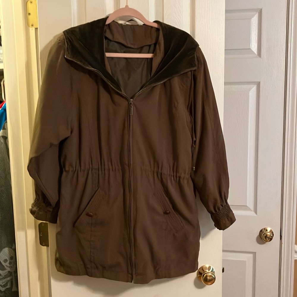 Lightweight hooded rain jacket